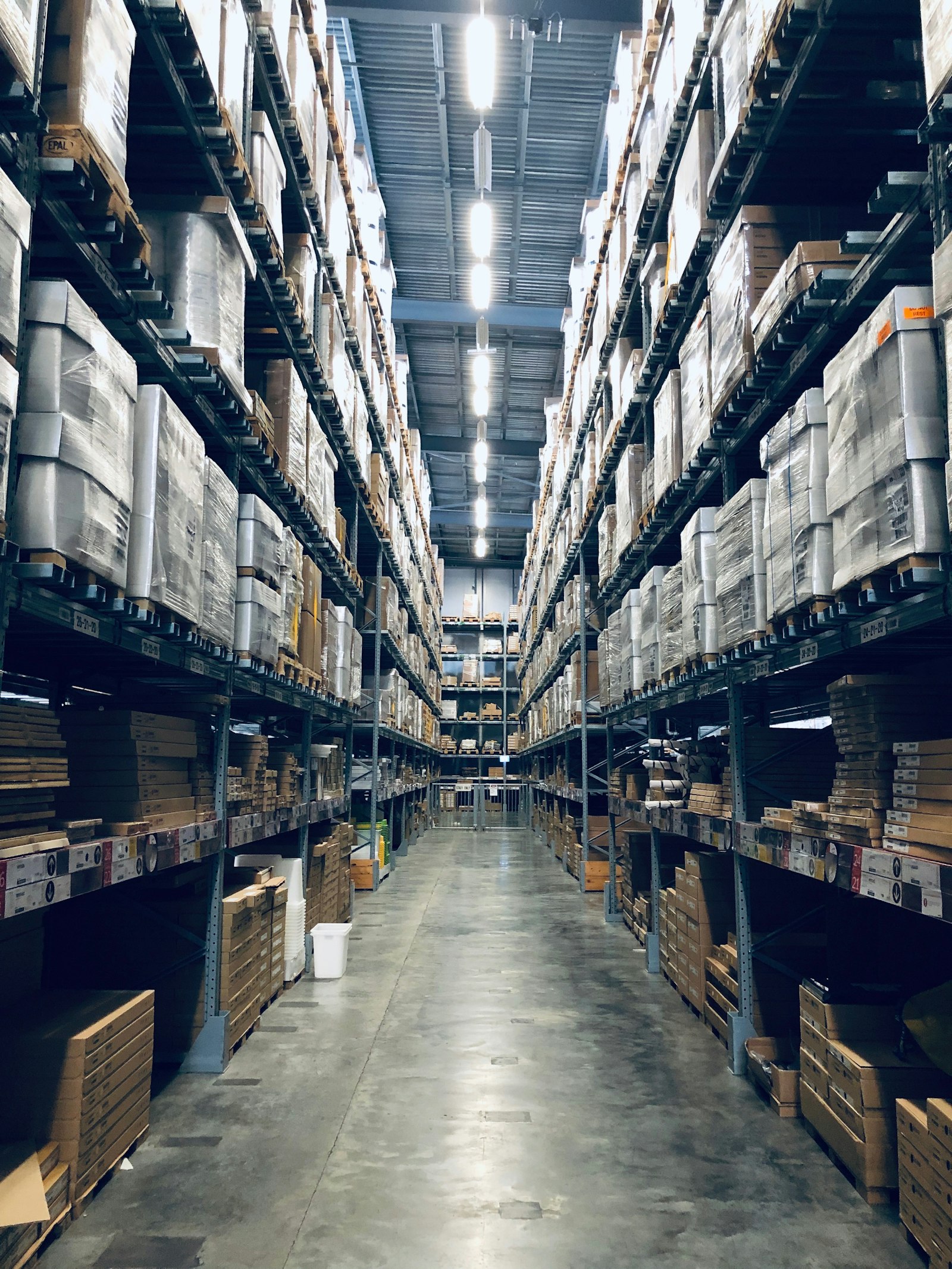 High-bay warehouse racking and inventory